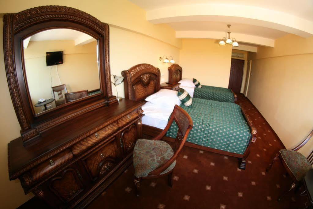 Daisy Superior Hotel Krakow Bagian luar foto